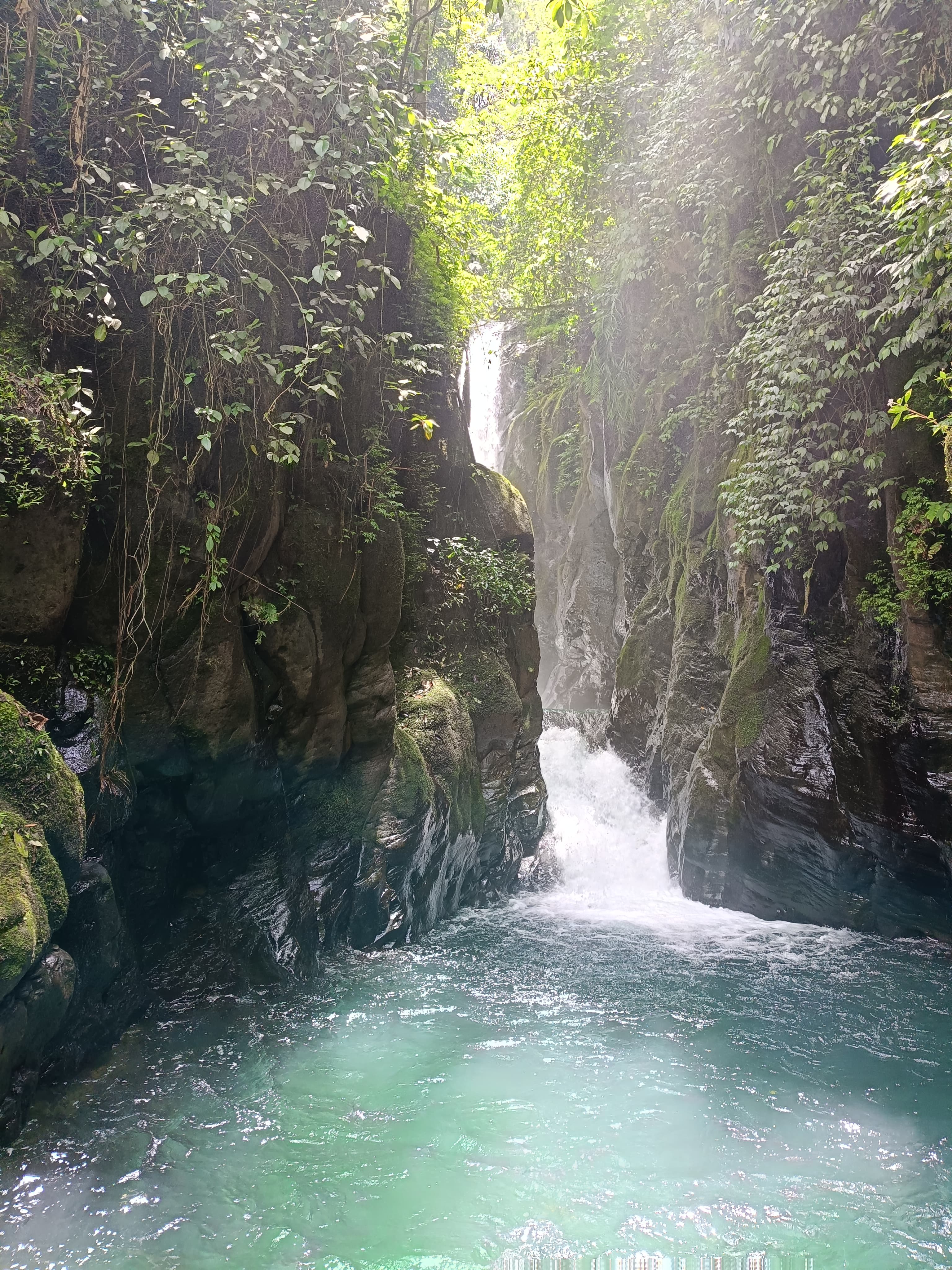 Curug Priuk Megamendung Puncak destinasi wisata alam terbaik di Puncak